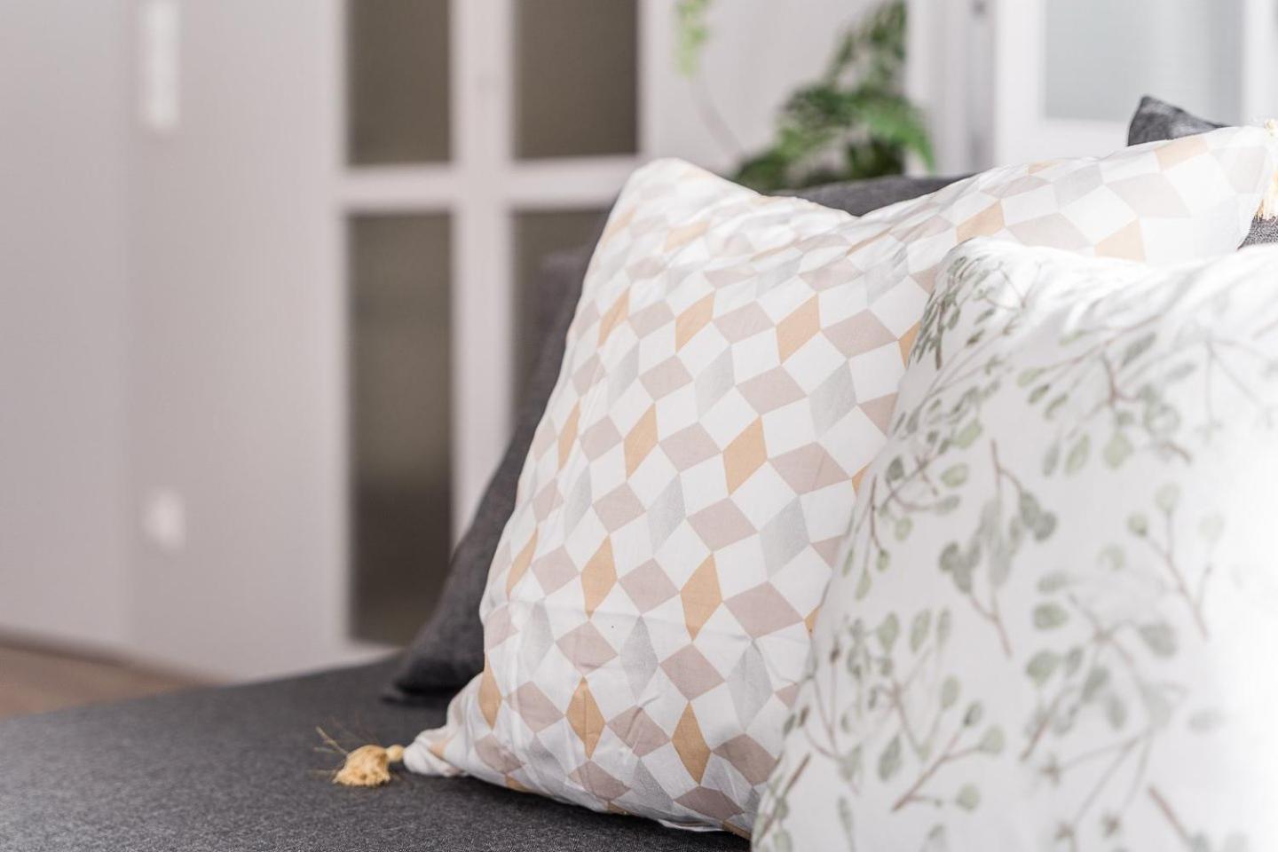 Guestready - Grayscale * Porto