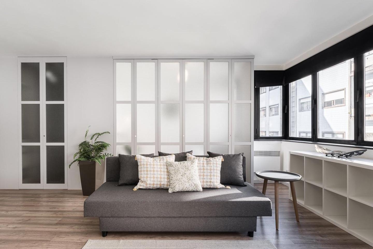 Guestready - Grayscale * Porto