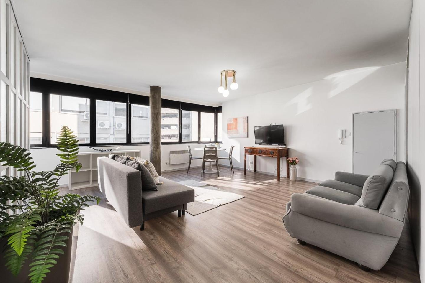 Guestready - Grayscale Apartment