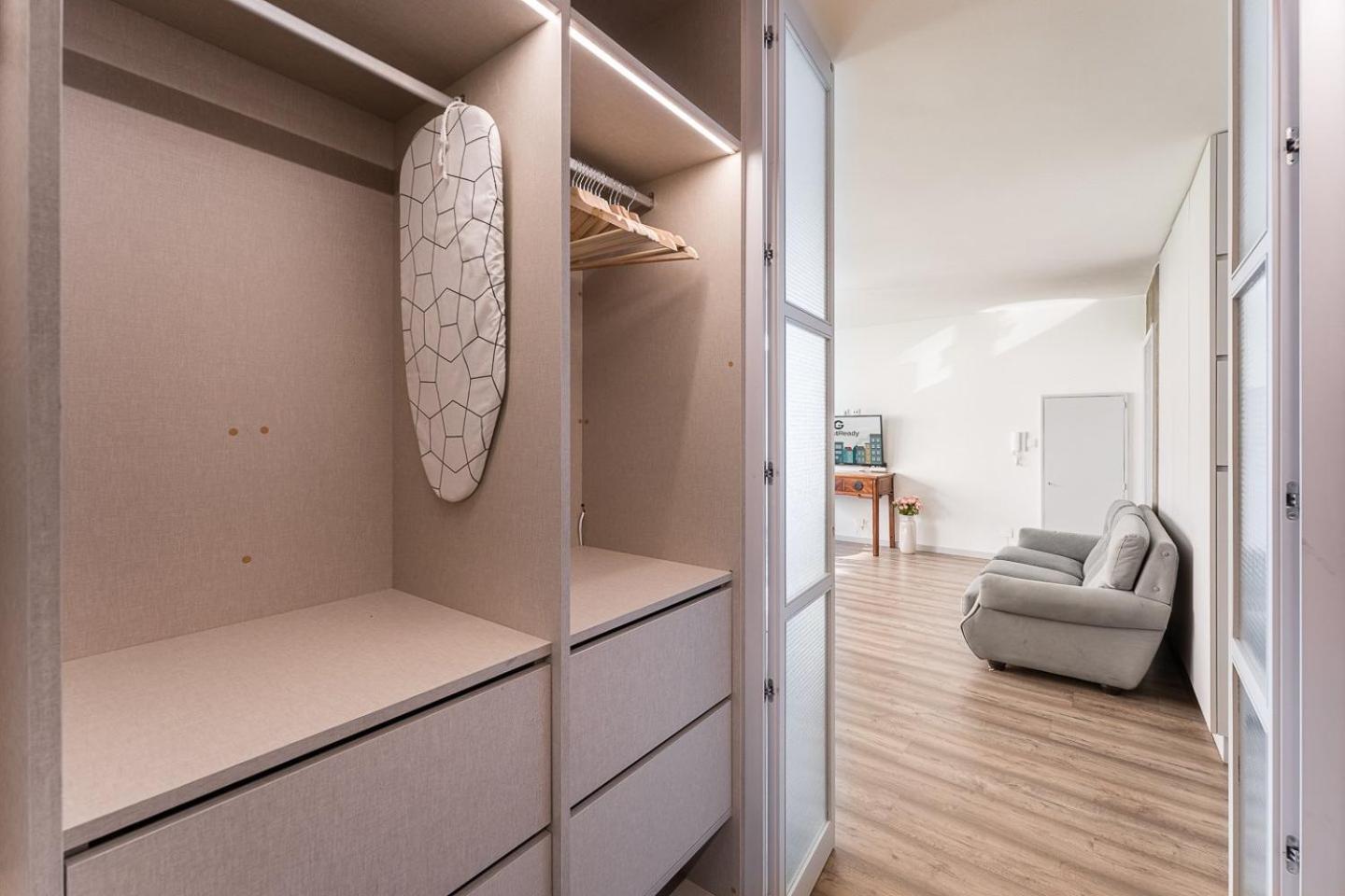 Guestready - Grayscale Apartment